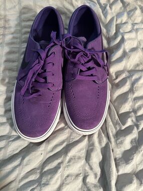Youth Nike SB Stefan Jamison purple sneakers